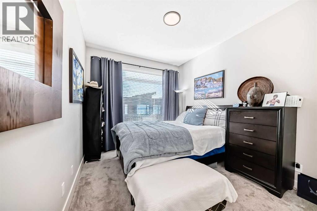 Single Family House for Sale in  Royal Elm Green NW Royal Oak Calgary 