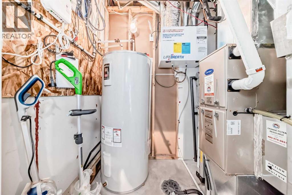 Single Family House for Sale in  Royal Elm Green NW Royal Oak Calgary 