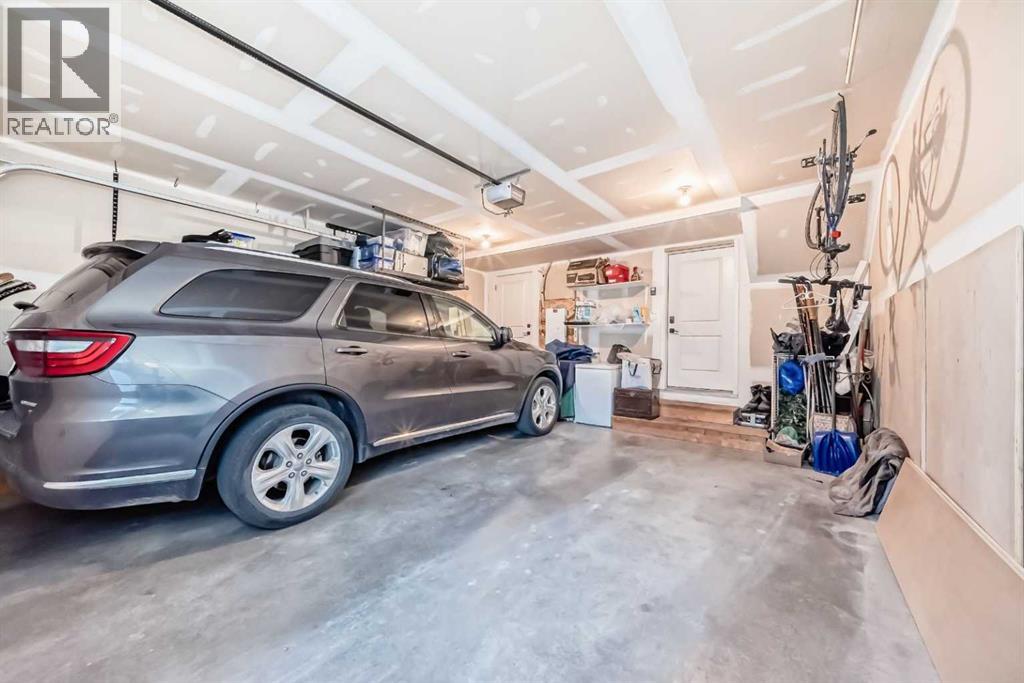 Single Family House for Sale in  Royal Elm Green NW Royal Oak Calgary 