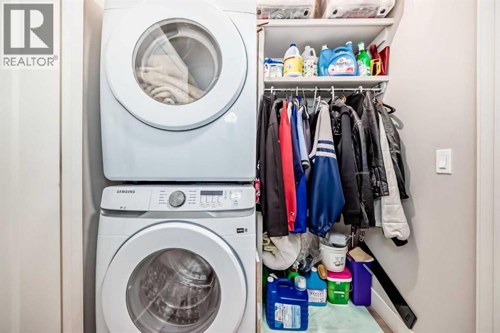 Single Family House for Sale in  Royal Elm Green NW Royal Oak Calgary 