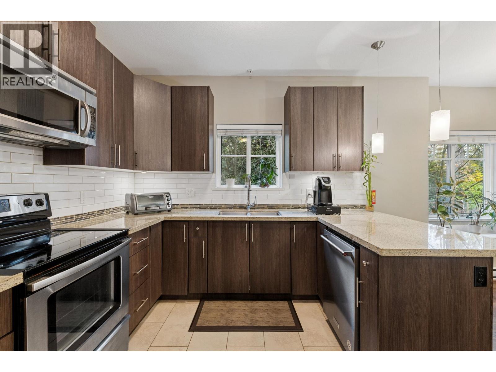 207 3888 NORFOLK STREET, Burnaby