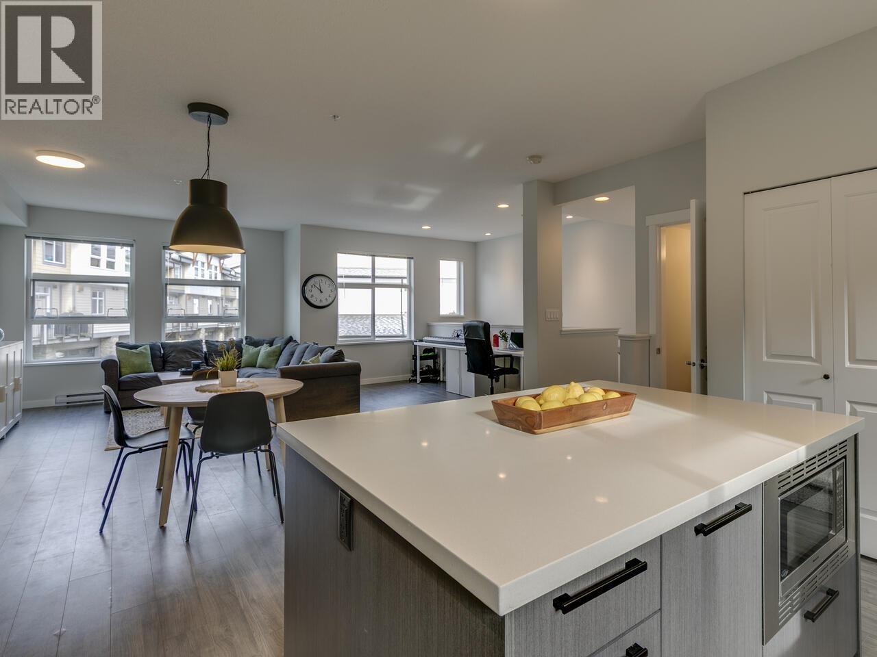 45 39548 LOGGERS LANE, Squamish