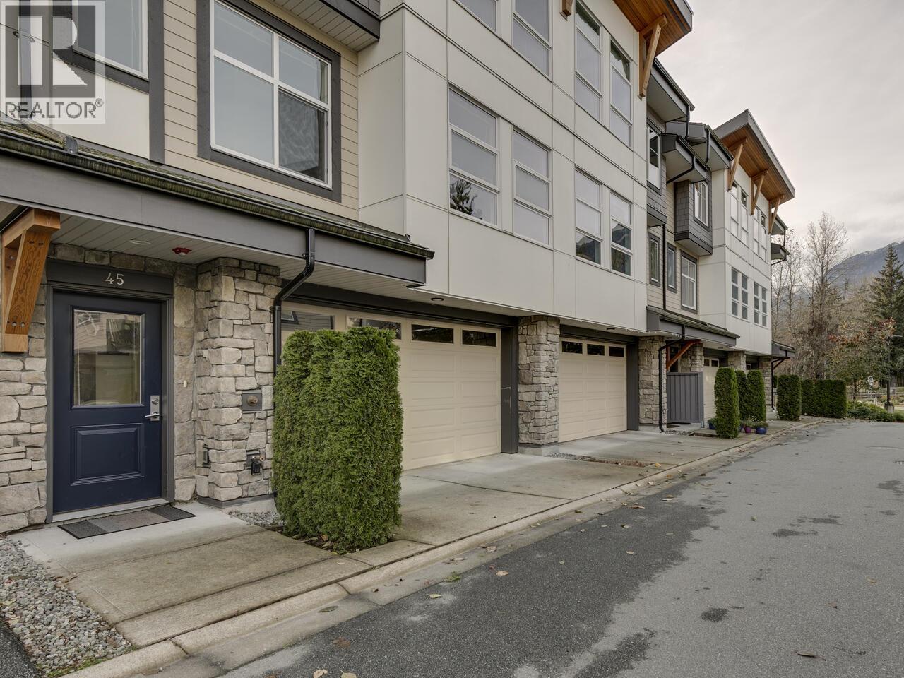 45 39548 LOGGERS LANE, Squamish