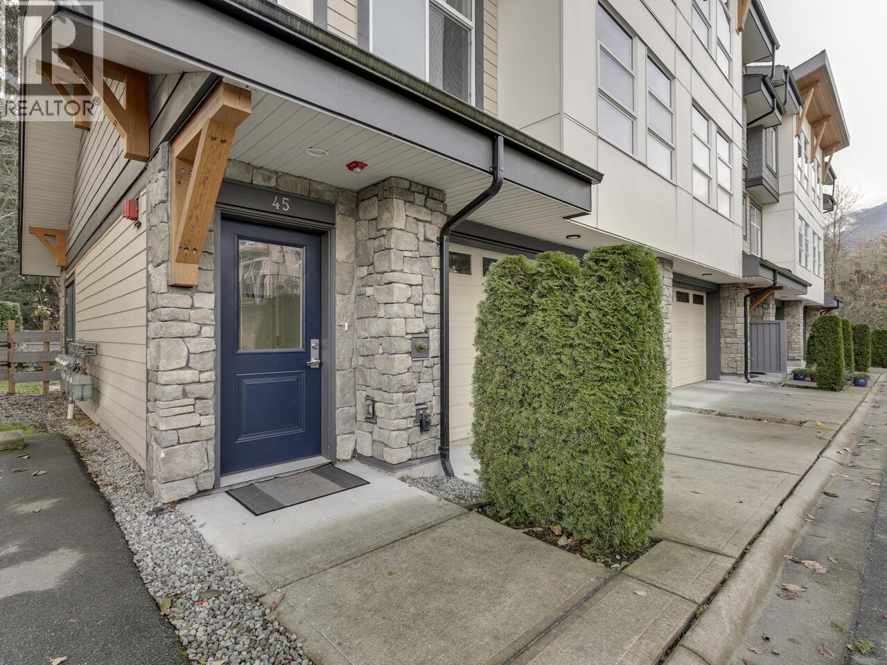 45 39548 LOGGERS LANE, Squamish