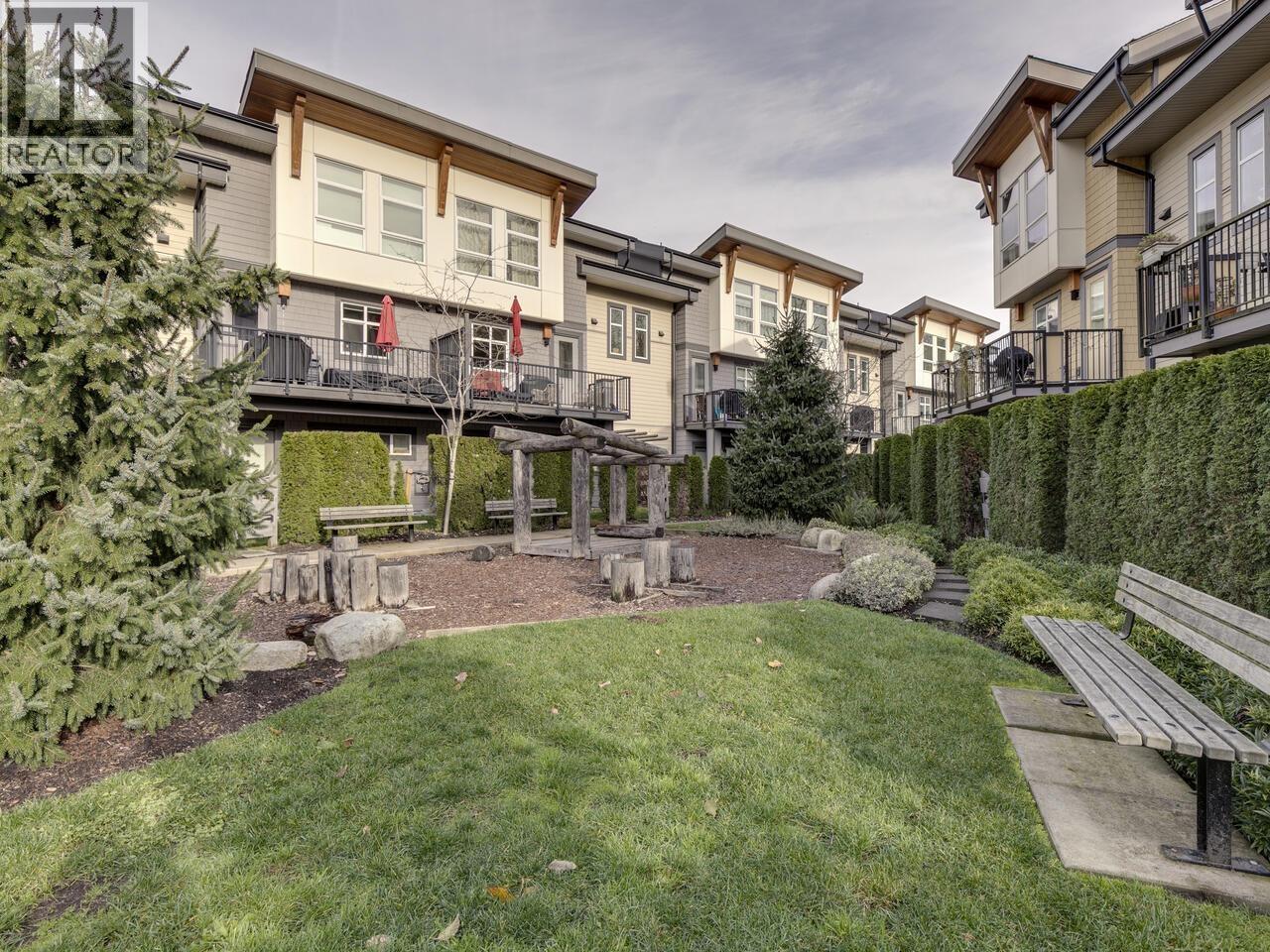 45 39548 LOGGERS LANE, Squamish