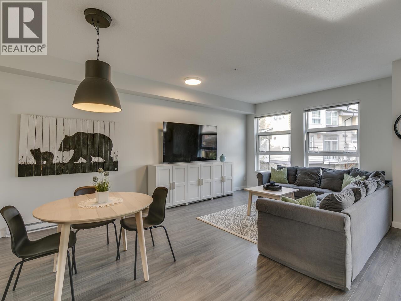 45 39548 LOGGERS LANE, Squamish