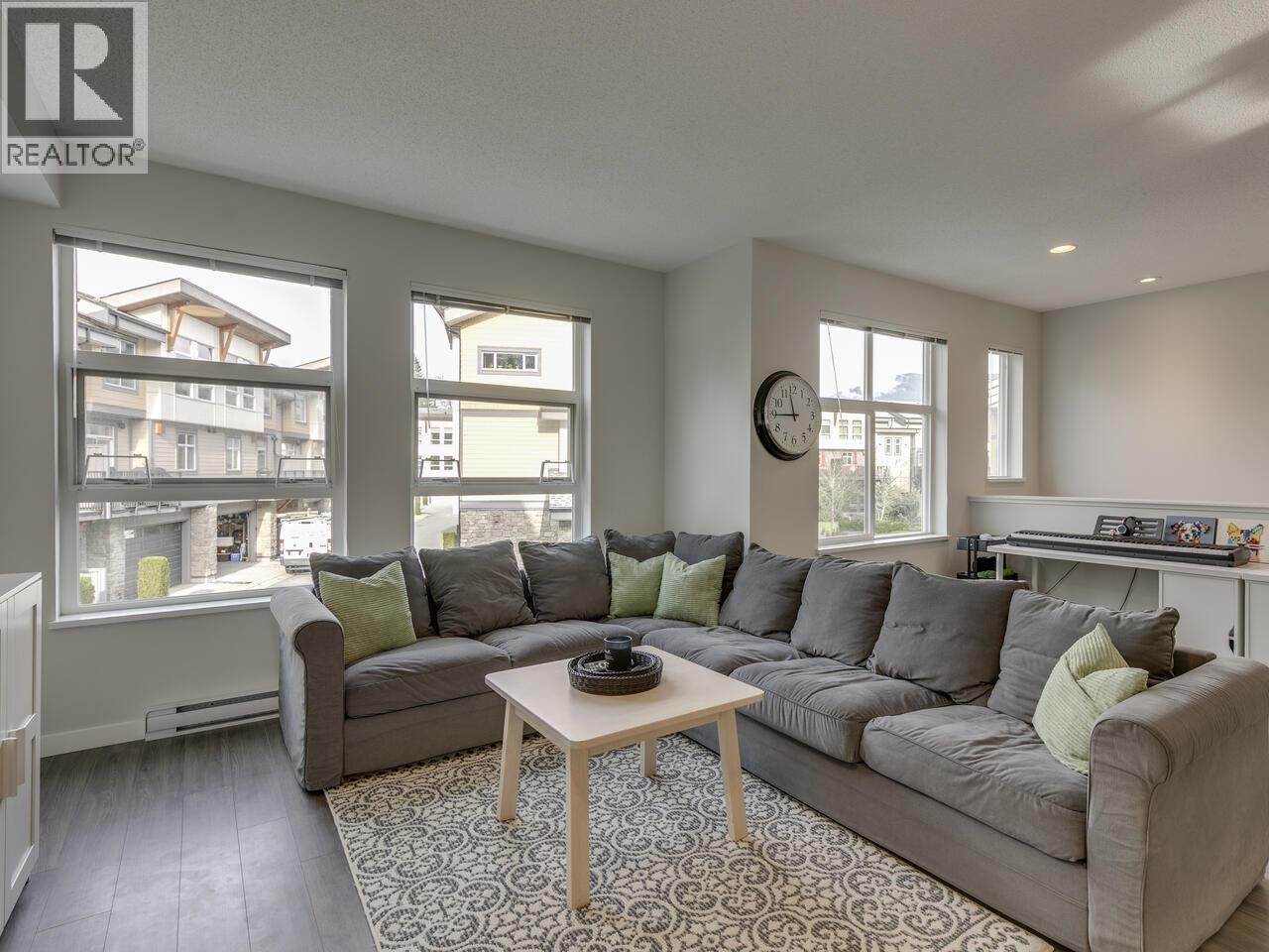 45 39548 LOGGERS LANE, Squamish