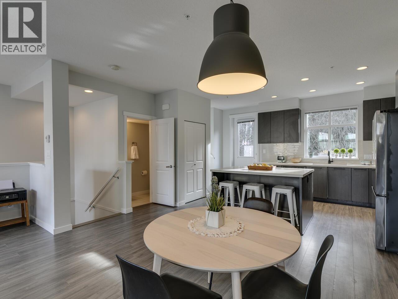 45 39548 LOGGERS LANE, Squamish