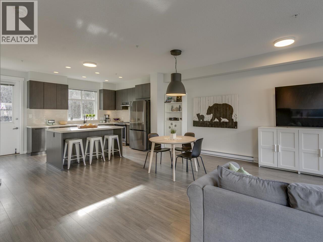 45 39548 LOGGERS LANE, Squamish