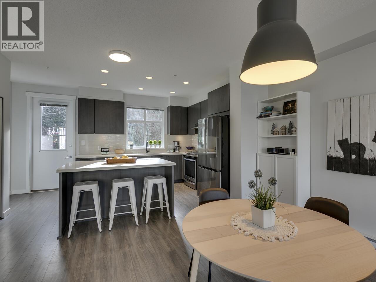 45 39548 LOGGERS LANE, Squamish