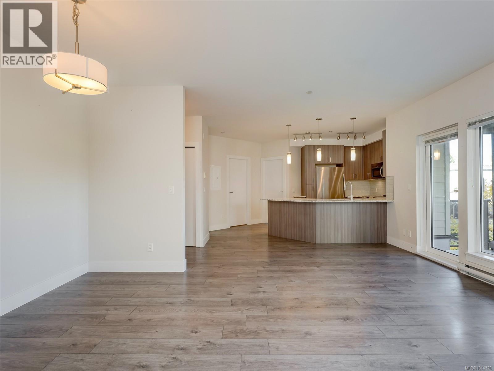 202 7182 West Saanich Rd, Central Saanich