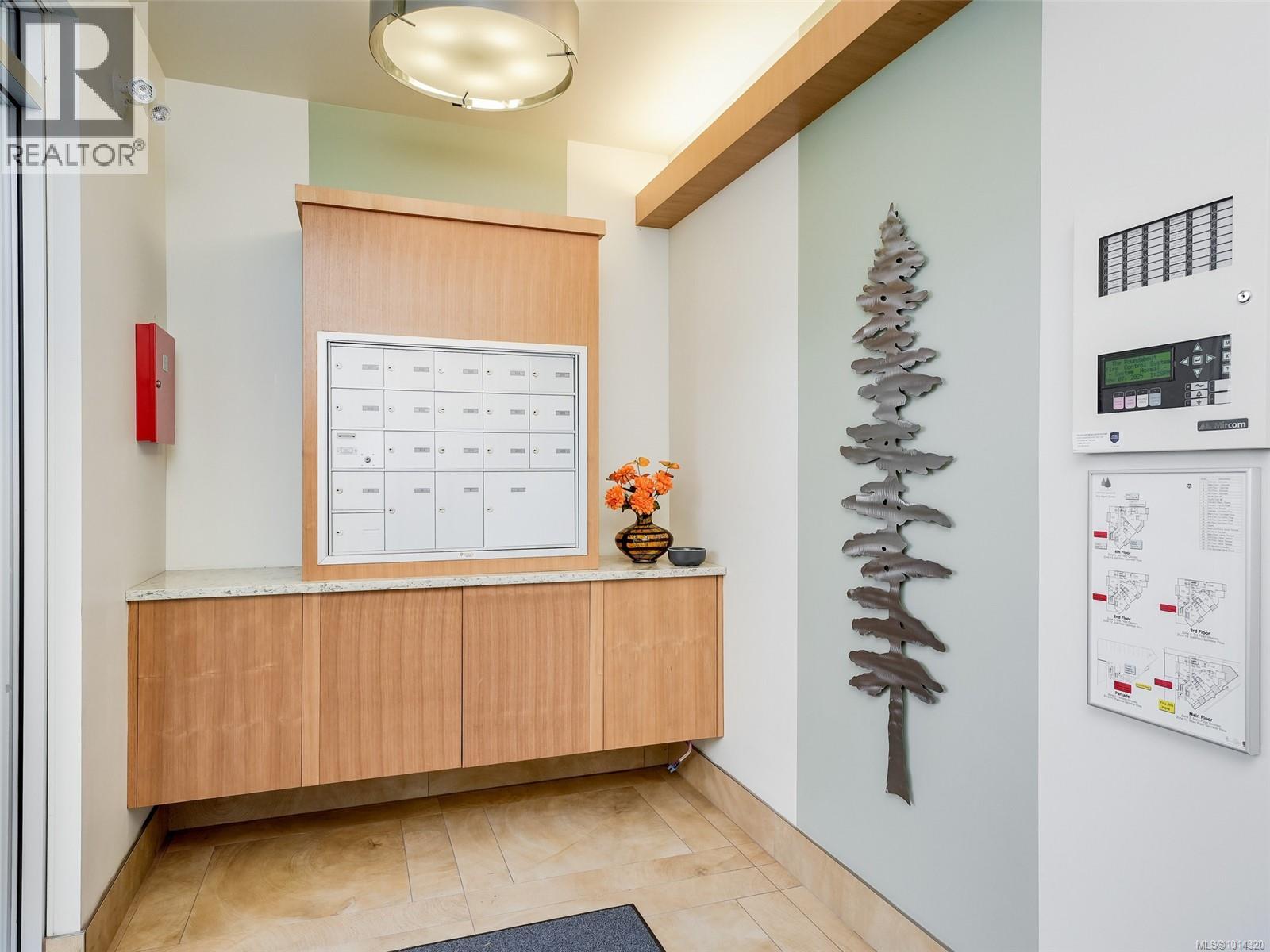 202 7182 West Saanich Rd, Central Saanich