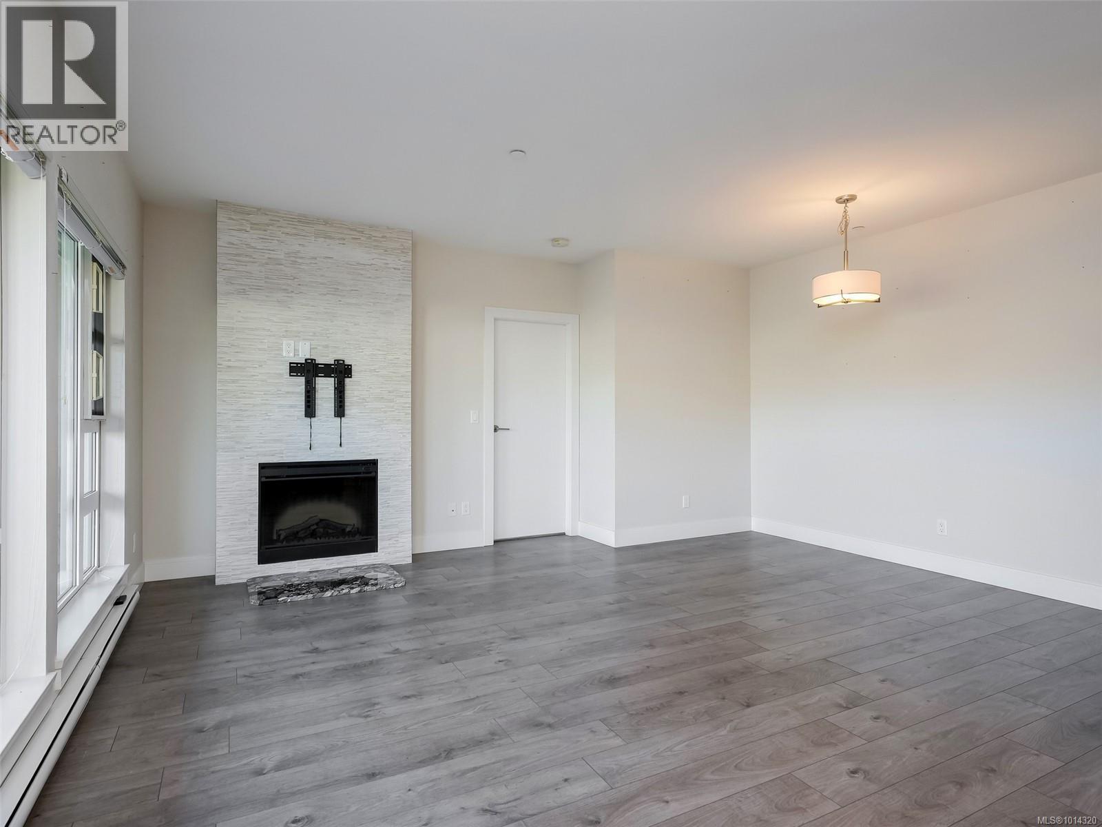 202 7182 West Saanich Rd, Central Saanich