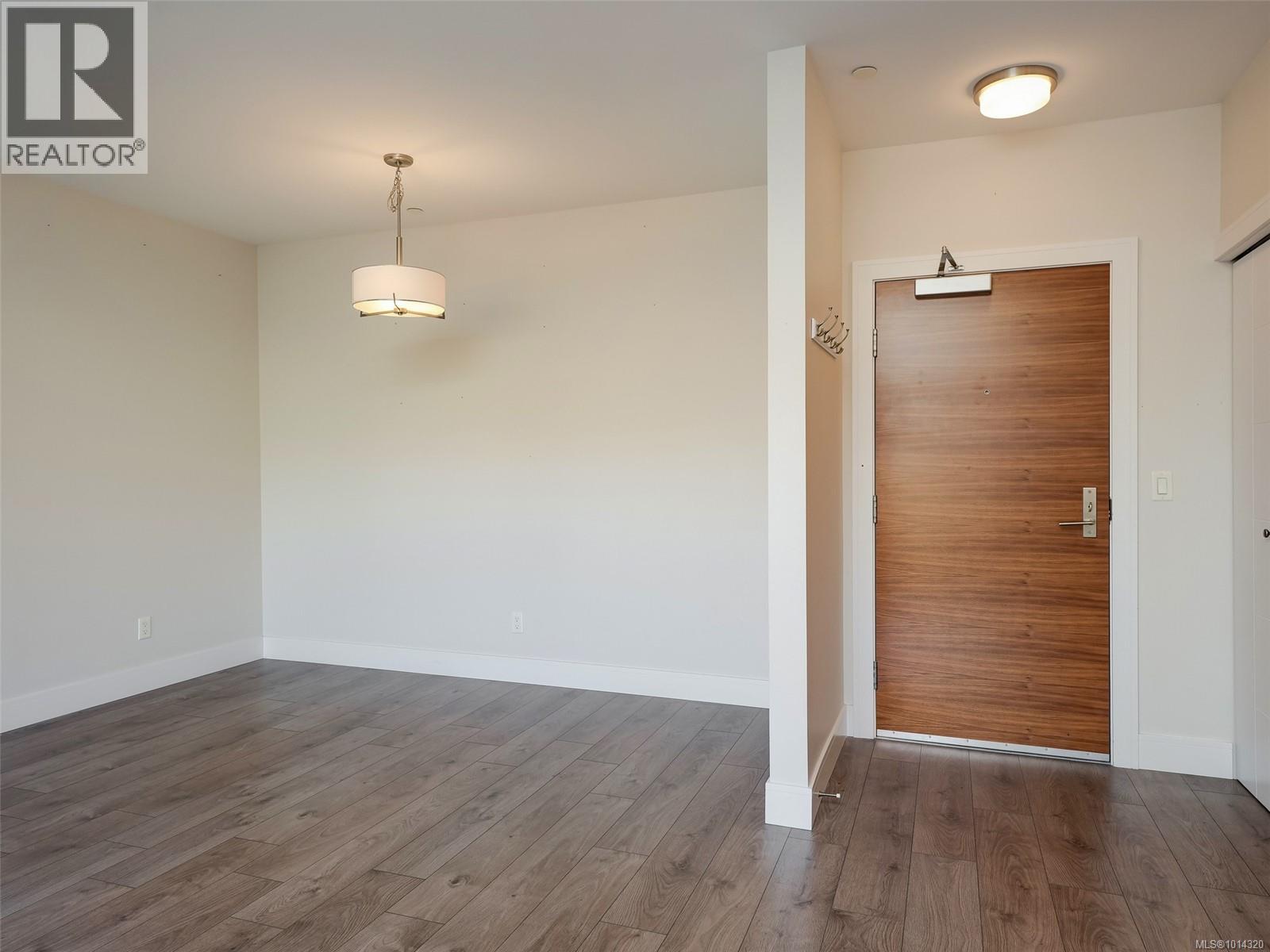 202 7182 West Saanich Rd, Central Saanich