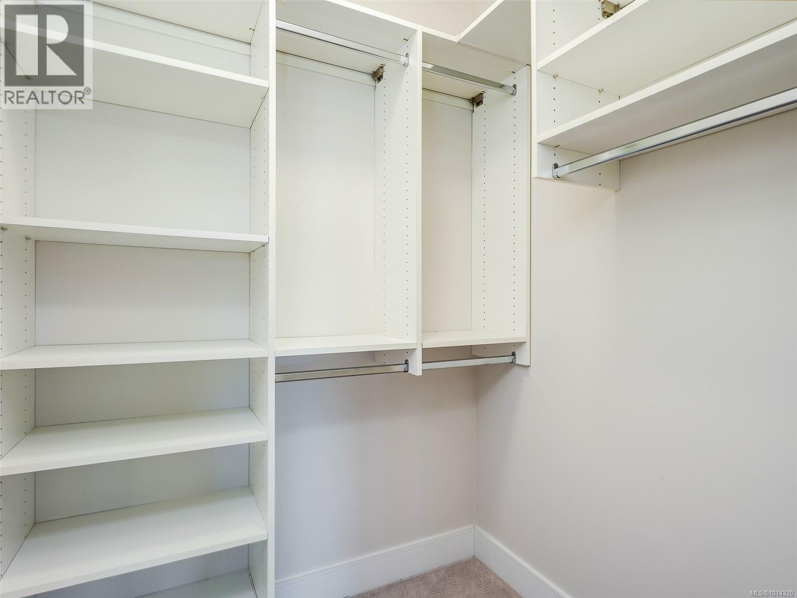 202 7182 West Saanich Rd, Central Saanich