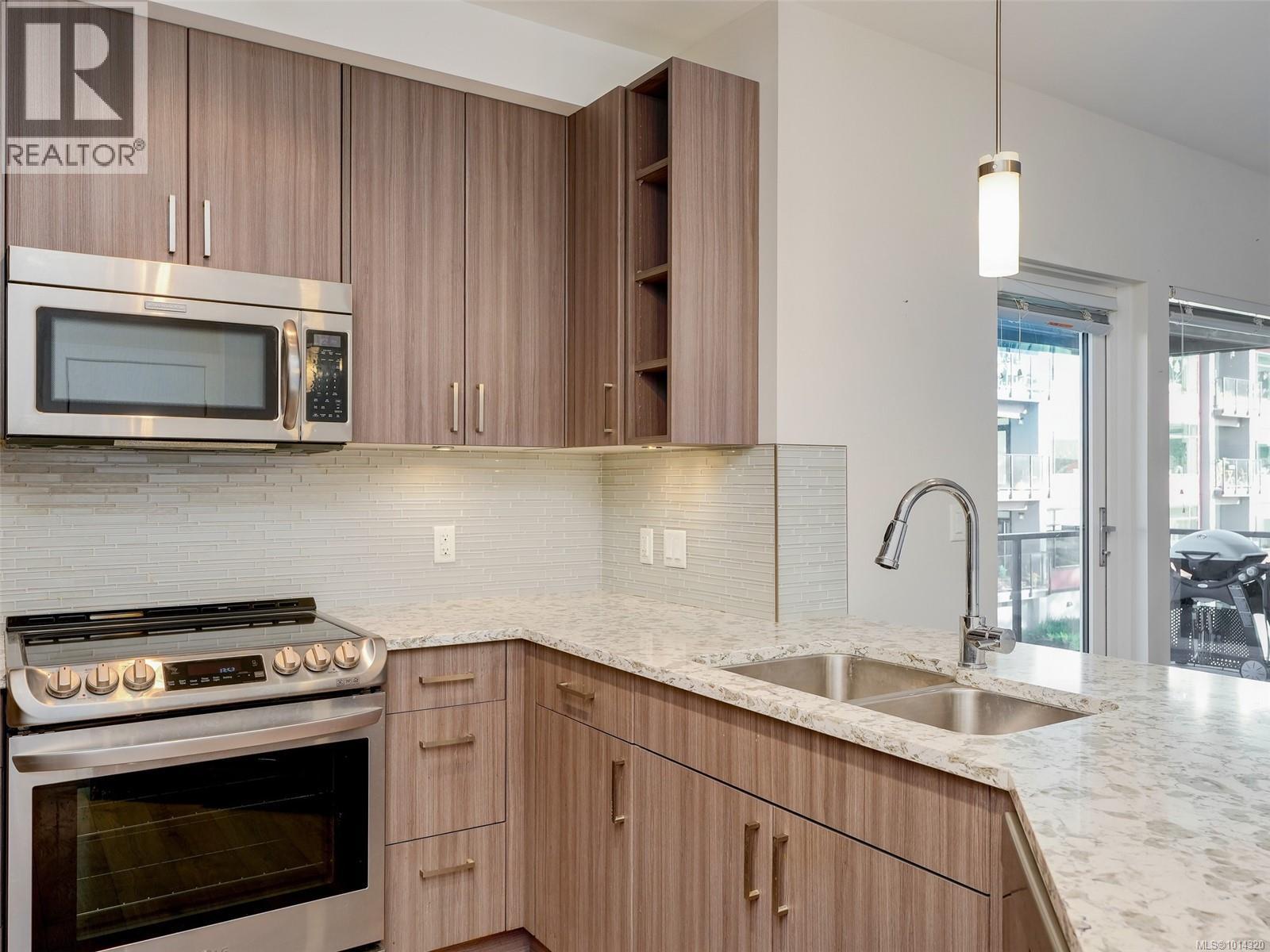 202 7182 West Saanich Rd, Central Saanich