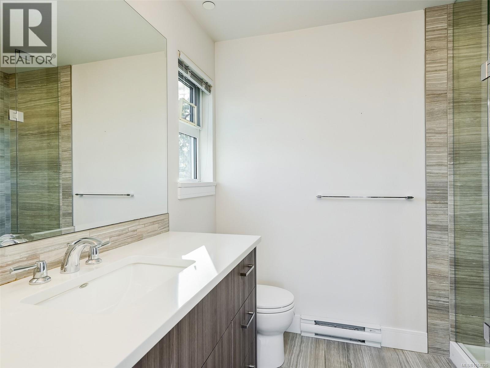 202 7182 West Saanich Rd, Central Saanich