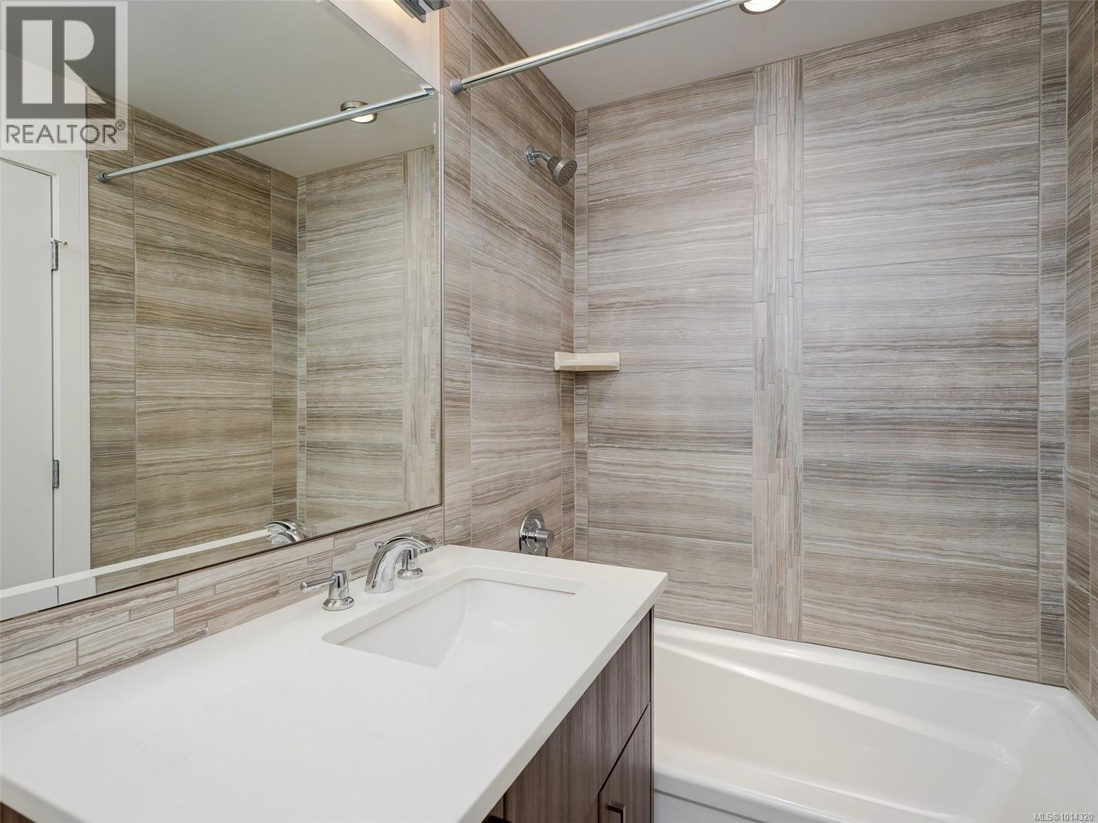 202 7182 West Saanich Rd, Central Saanich