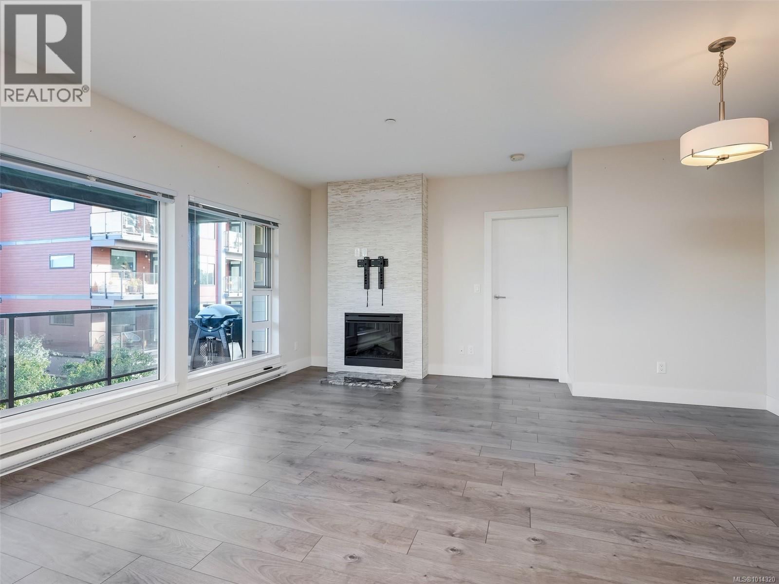 202 7182 West Saanich Rd, Central Saanich