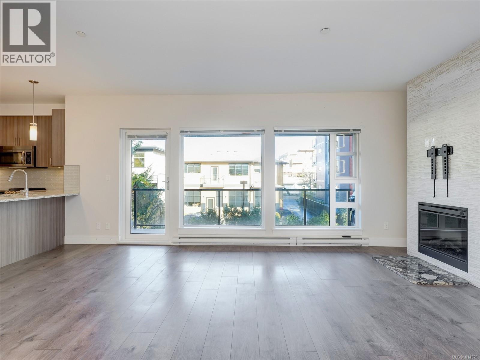 202 7182 West Saanich Rd, Central Saanich