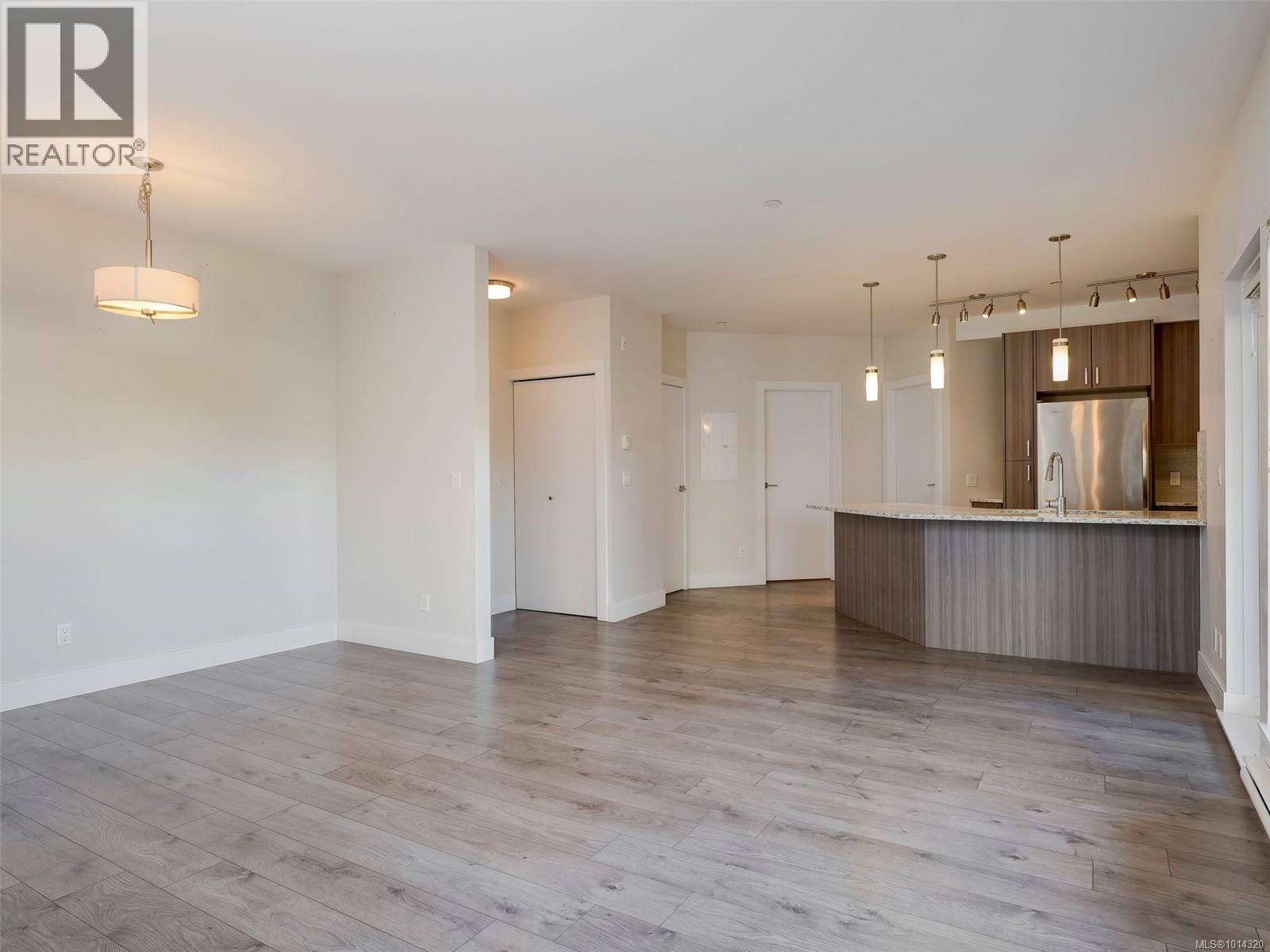 202 7182 West Saanich Rd, Central Saanich