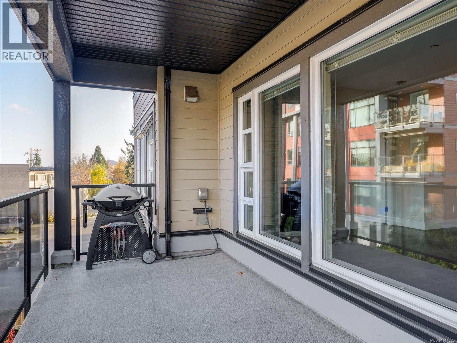 202 7182 West Saanich Rd, Central Saanich