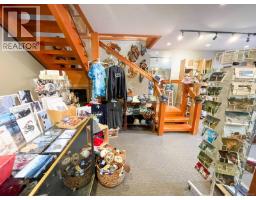7581 Island Hwy S, Fanny Bay, BC V0R1W0 Photo 10