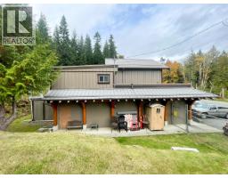 7581 Island Hwy S, Fanny Bay, BC V0R1W0 Photo 35