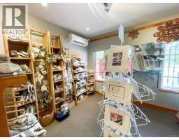 7581 Island Hwy S, Fanny Bay, BC V0R1W0 Photo 6