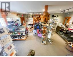 7581 Island Hwy S, Fanny Bay, BC V0R1W0 Photo 7