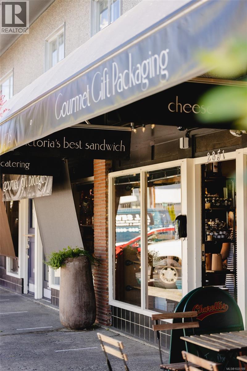 102 3226 Shelbourne St, Saanich