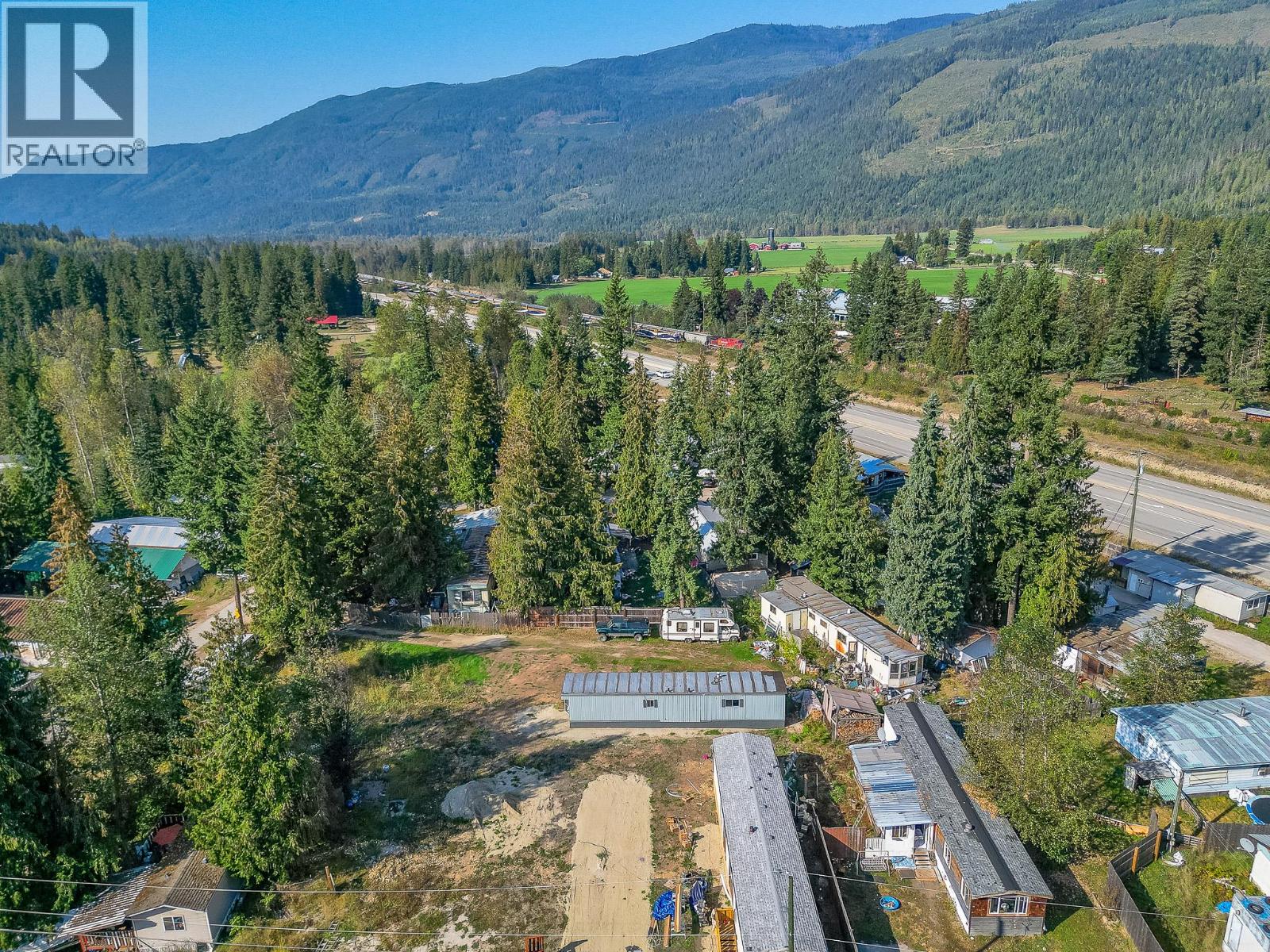 33 4441 Delaney Road, Malakwa