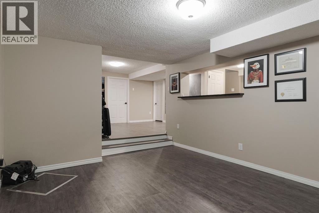 121 Cowley Bay, Fort McMurray