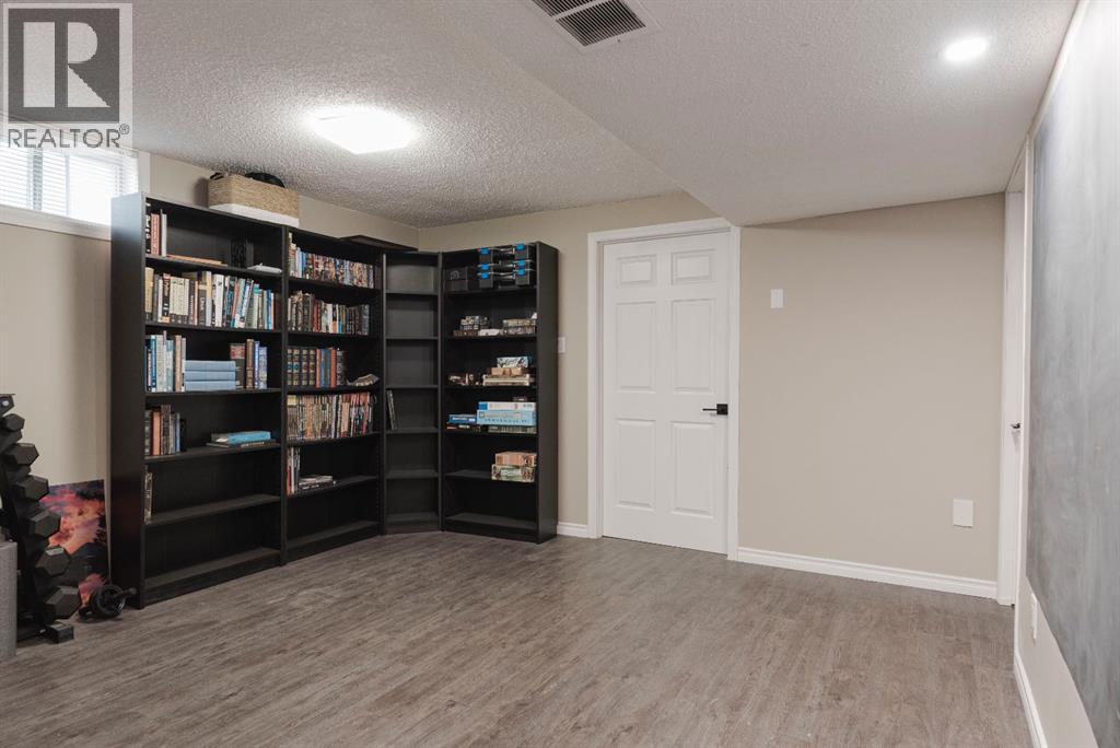 121 Cowley Bay, Fort McMurray