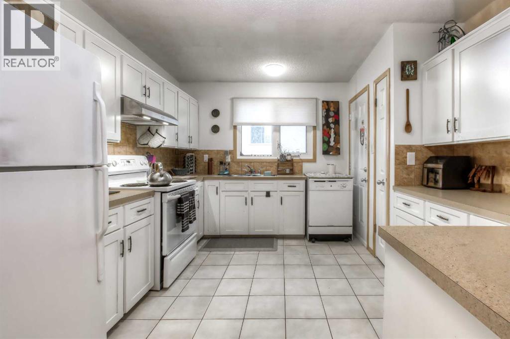 34/36 Silver Springs Drive NW, Calgary, Alberta