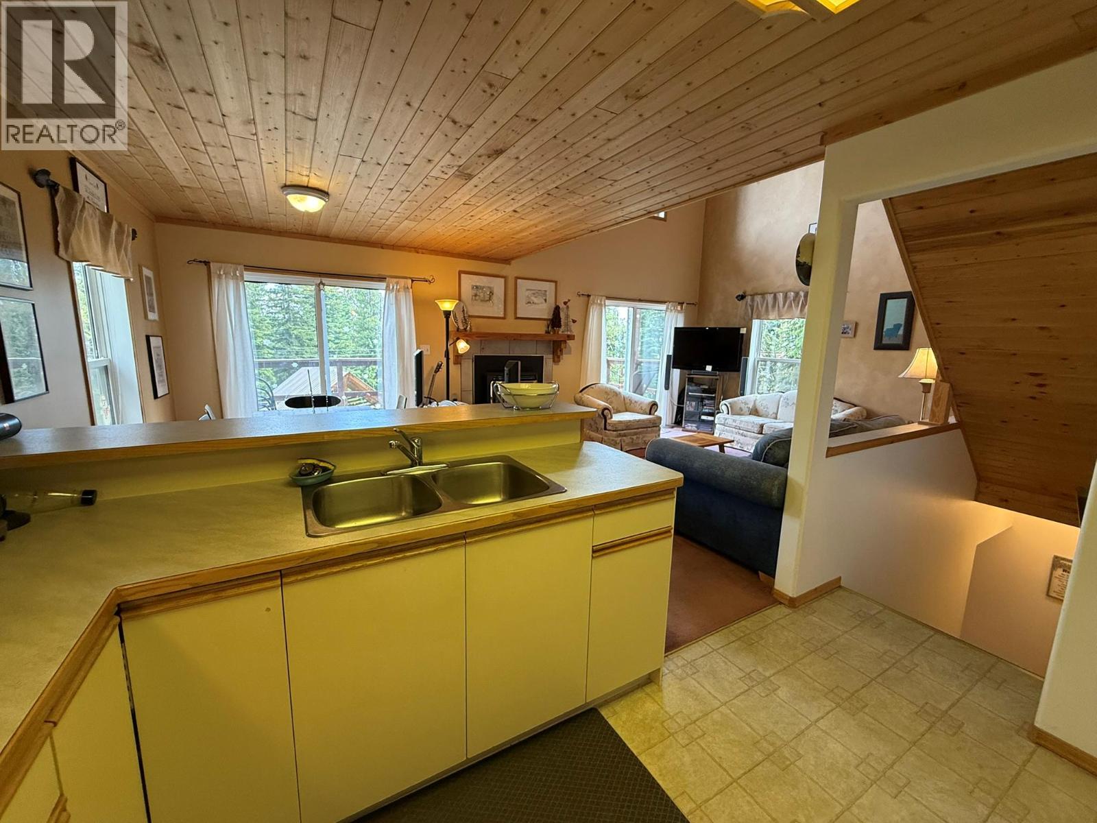 150 Porcupine Road, Oliver