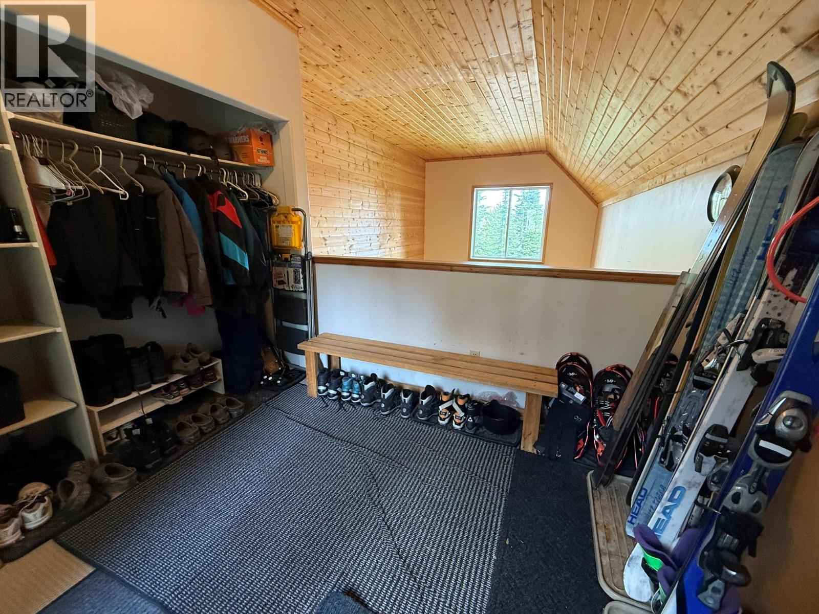 150 Porcupine Road, Oliver