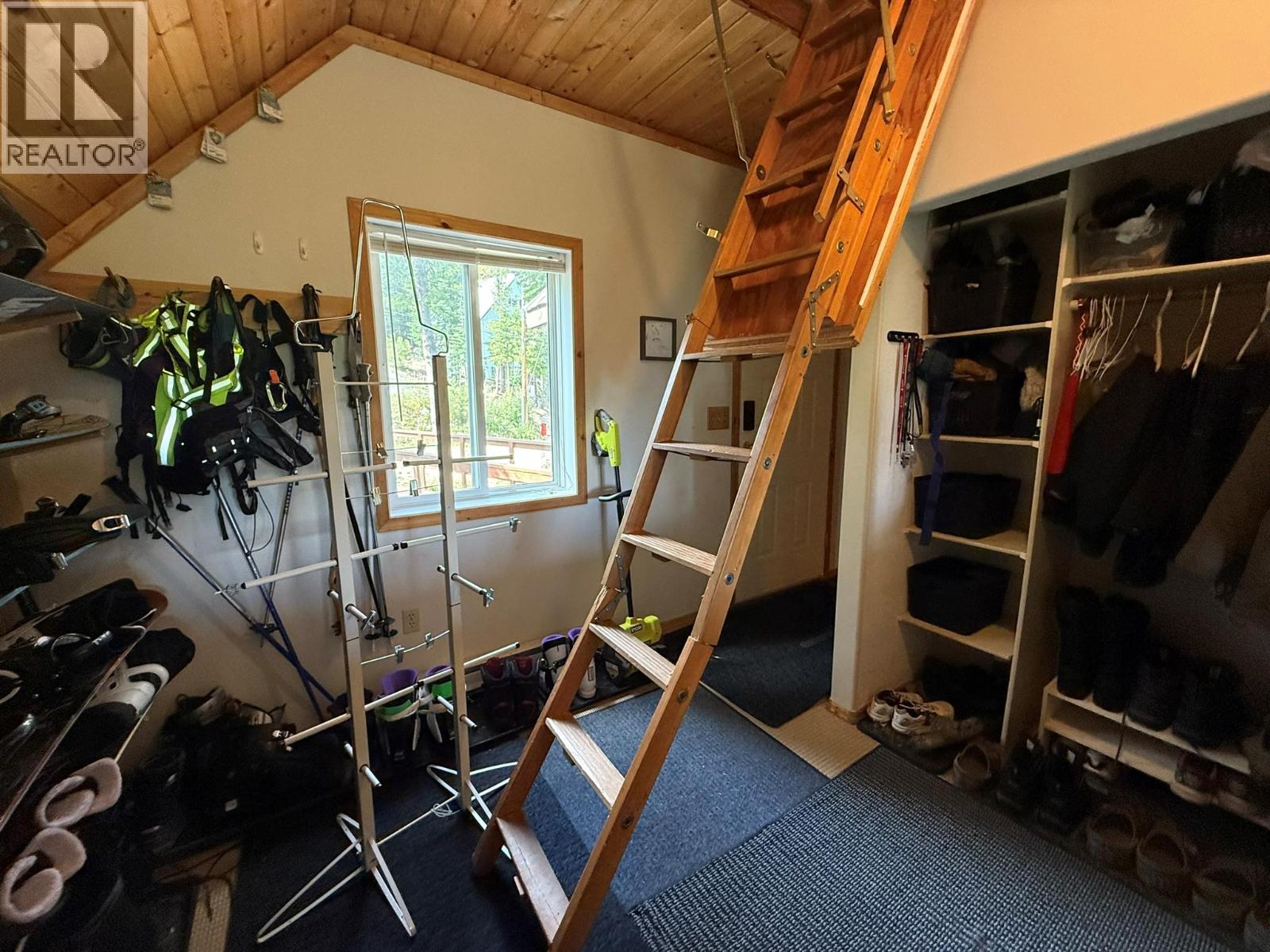 150 Porcupine Road, Oliver