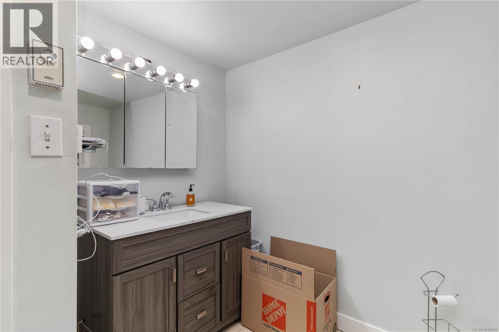 660 Millstream Lake Rd, Highlands