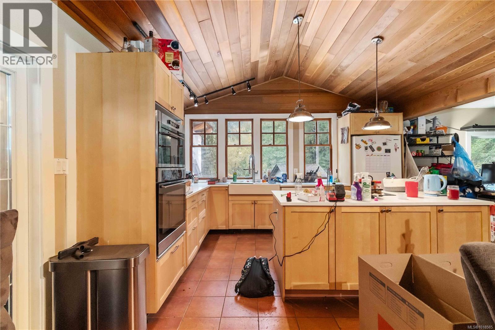 660 Millstream Lake Rd, Highlands