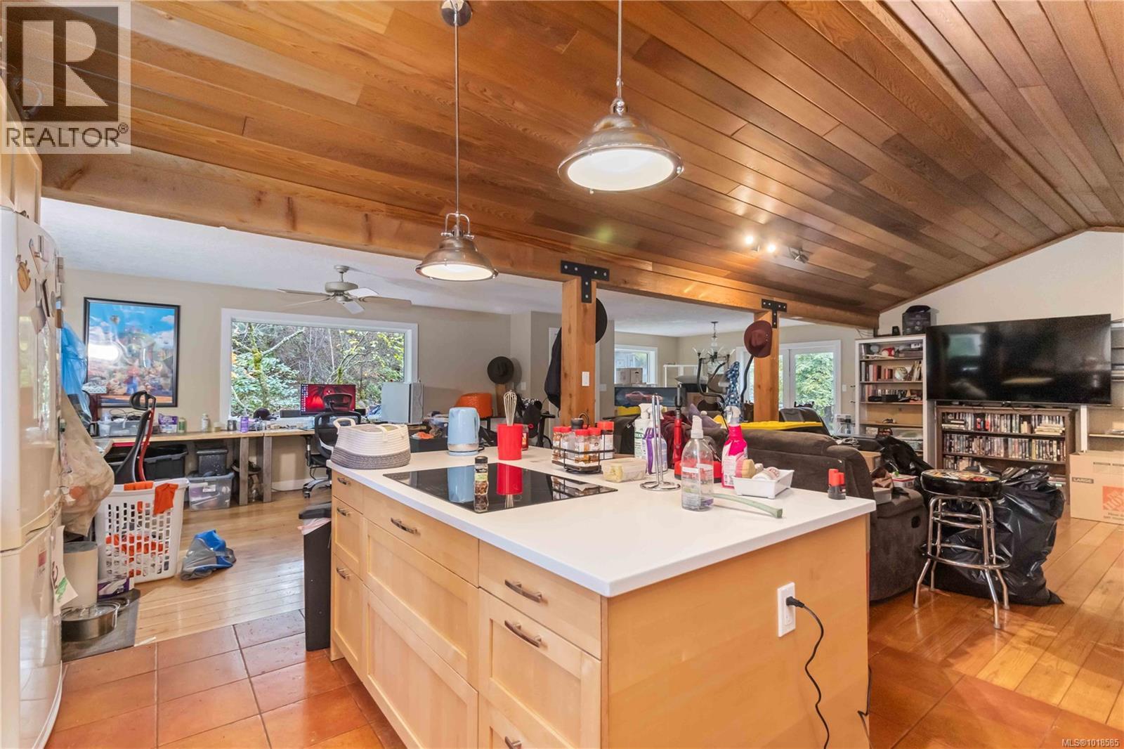 660 Millstream Lake Rd, Highlands