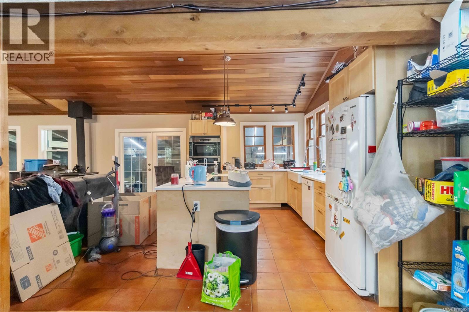 660 Millstream Lake Rd, Highlands