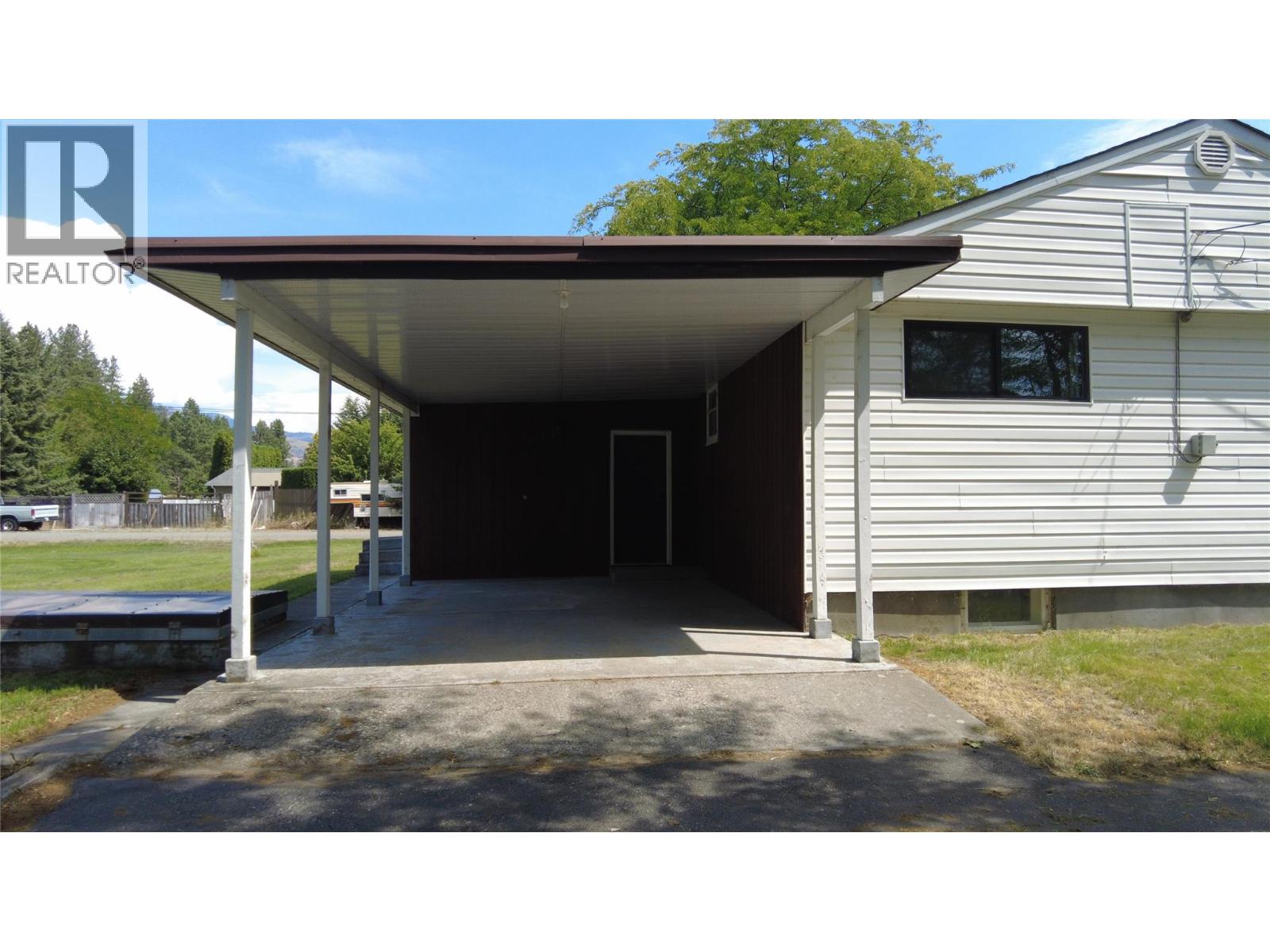 6295 COLLEGE Road, Grand Forks