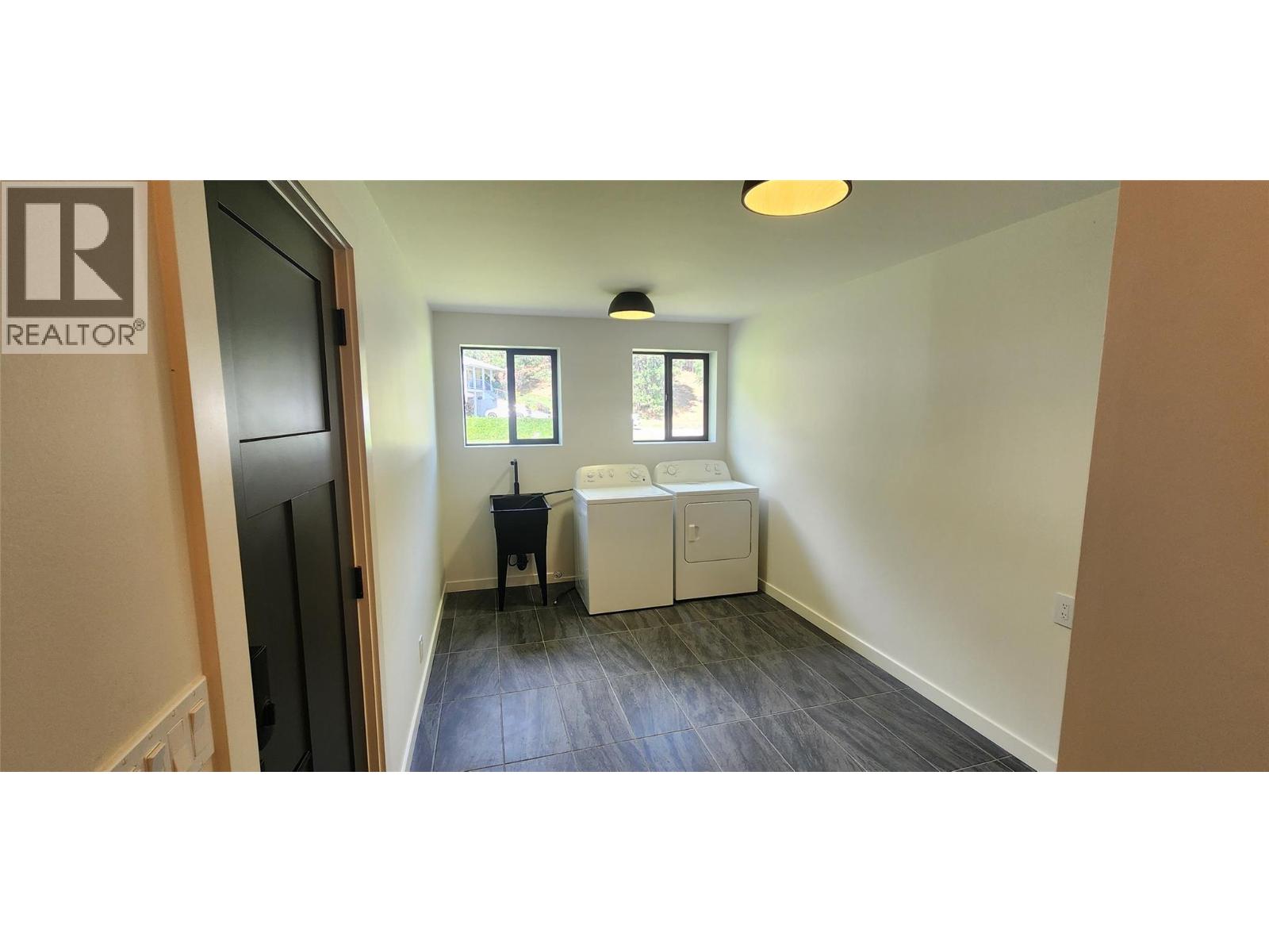 6295 COLLEGE Road, Grand Forks