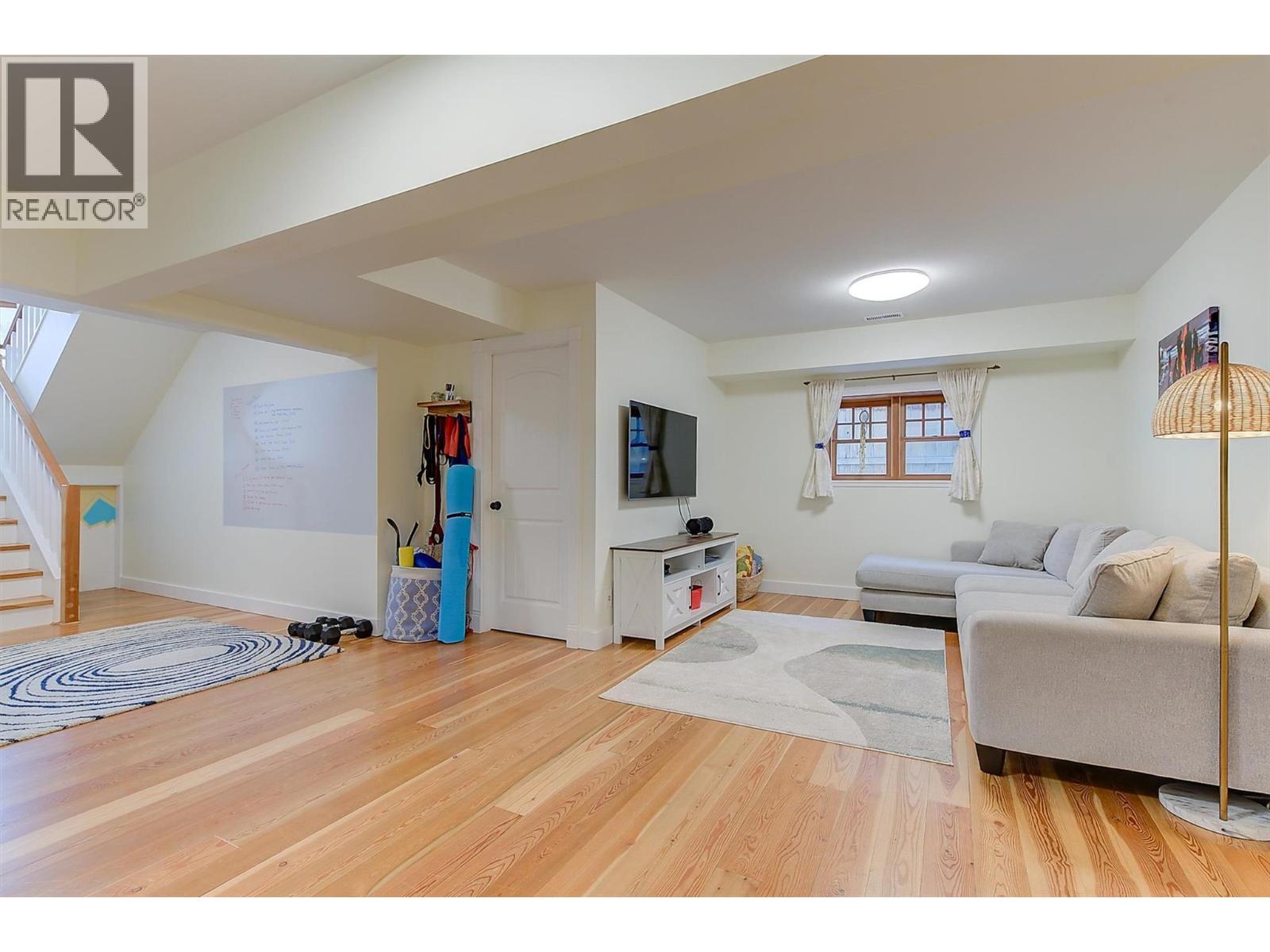  640 ROANOKE Avenue, Kelowna