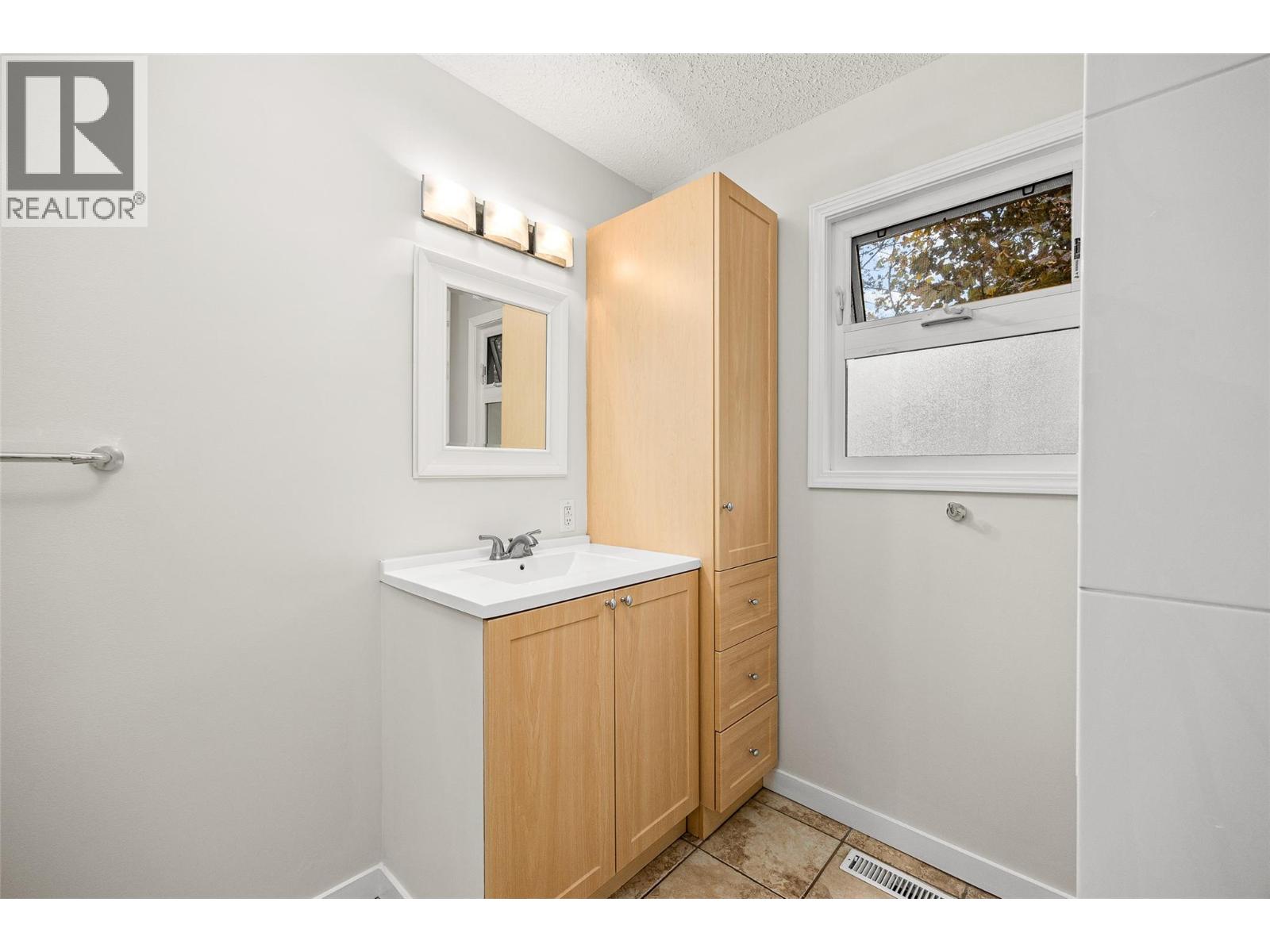  2156 Kaslo Court, Kelowna