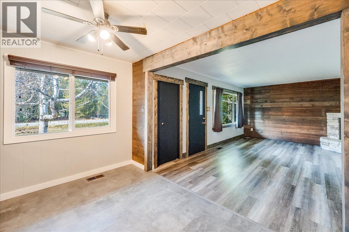 940 Columbia Road, Castlegar