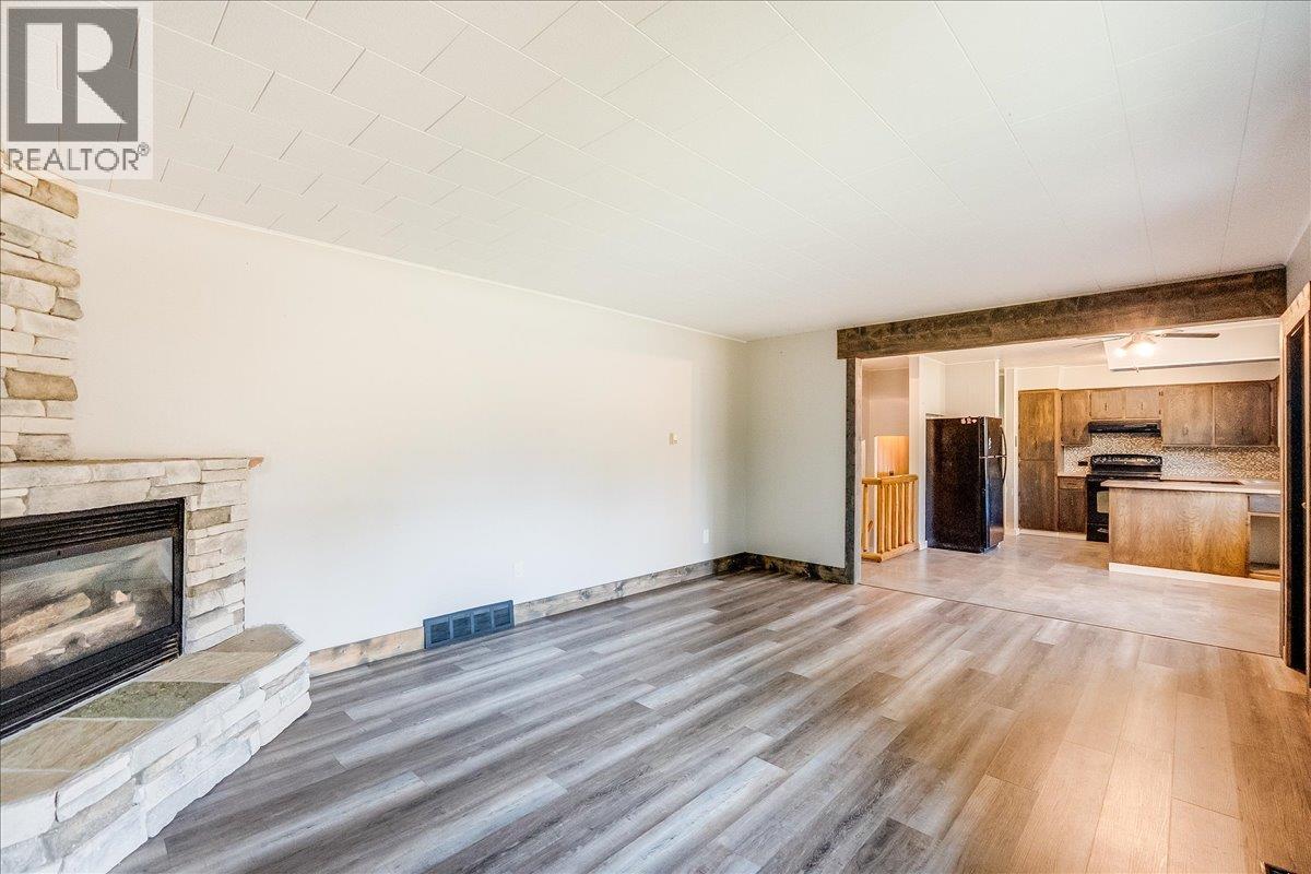 940 Columbia Road, Castlegar