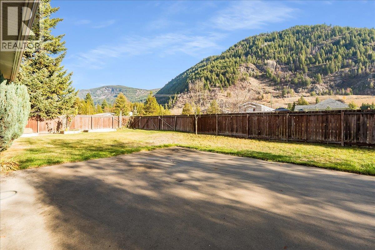 940 Columbia Road, Castlegar