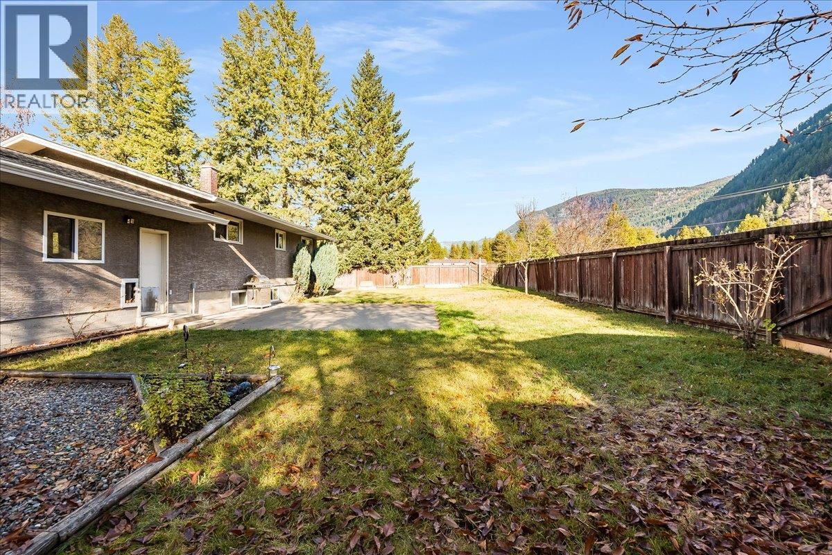 940 Columbia Road, Castlegar
